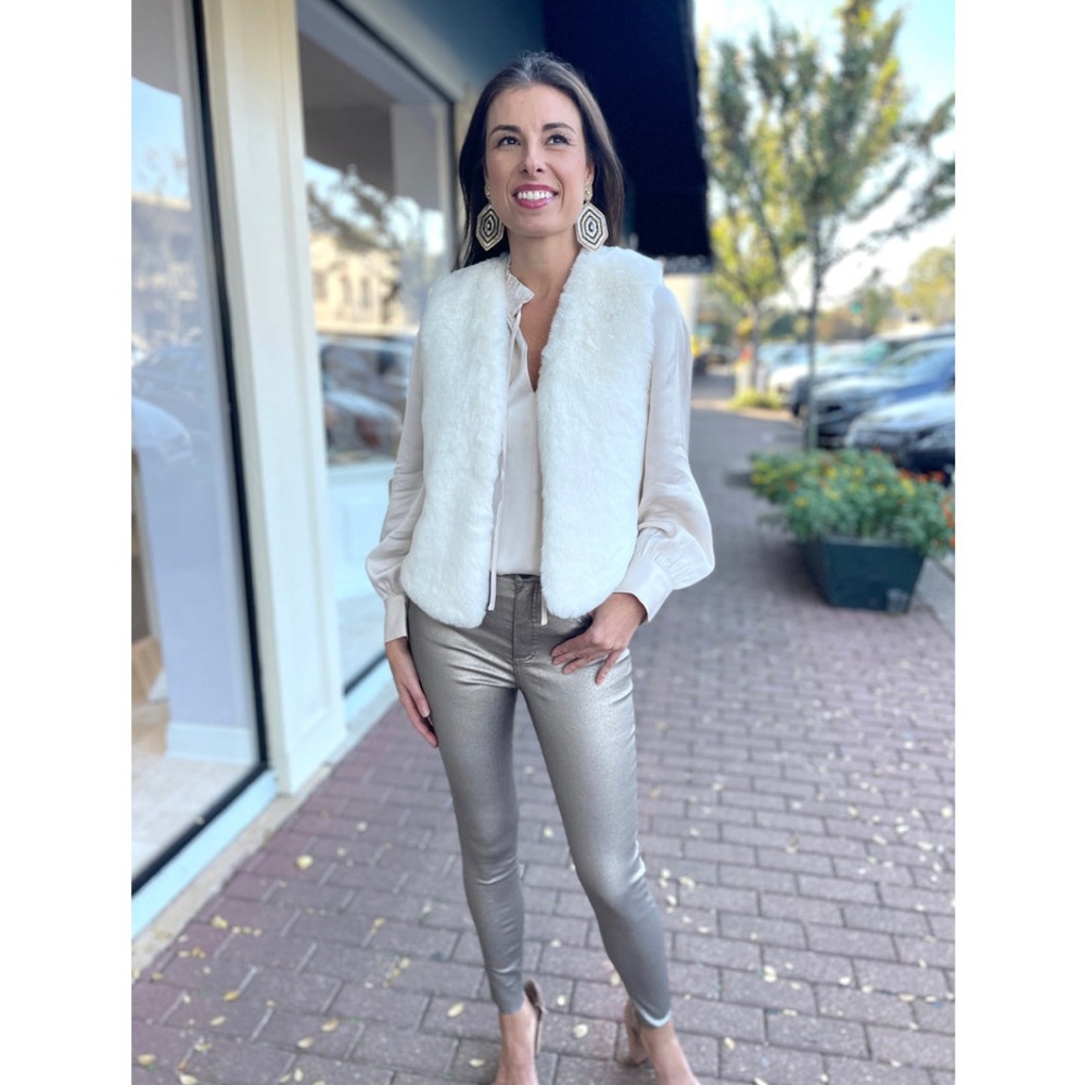 Molly Bracken size small - Shelby vest ivory -NWT